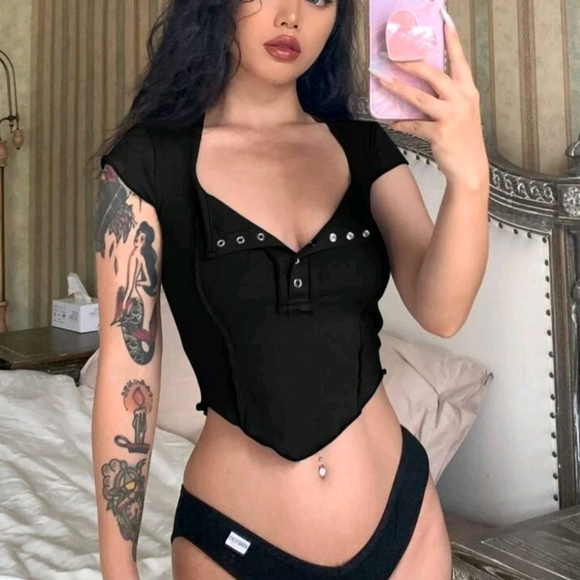 Contrast Stitching Ribbed Crop Tee - Picture 4 of 6